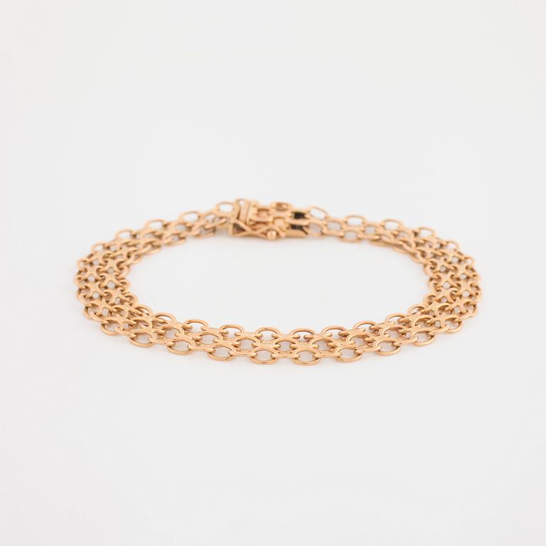 A bracelet.