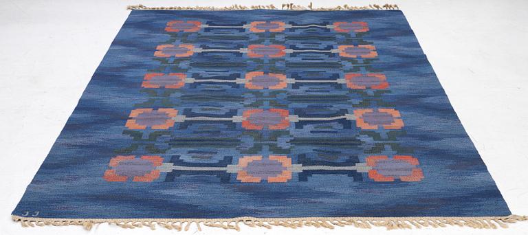 Judith Johansson, matta, rökalakan, "Vallmovång", signerad JJ, ca 305 x 210 cm.