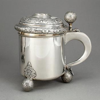 DRYCKESKANNA, silver, C G Hallberg, Stockholm 1919, Barockstil. 874 gram.