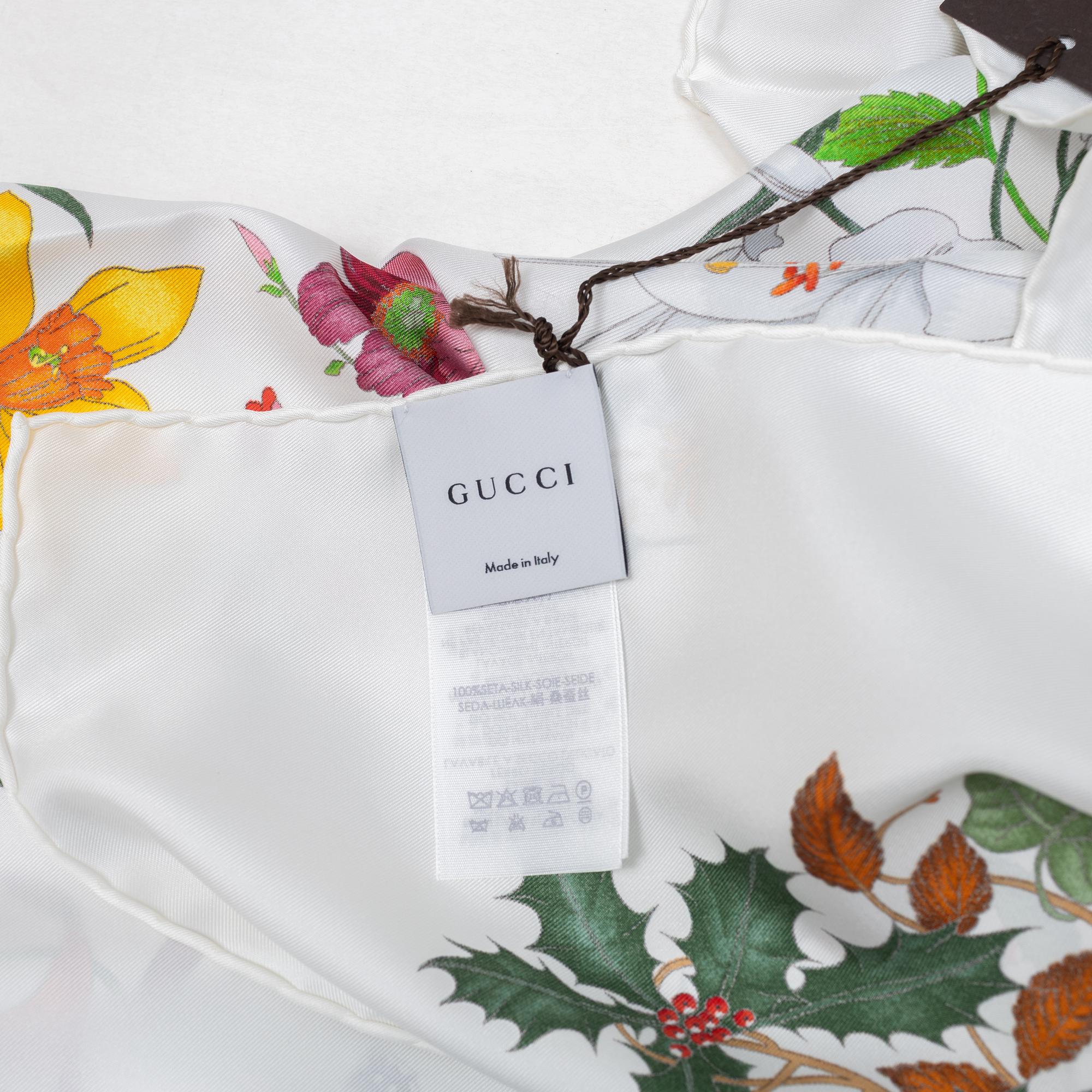 Gucci, a 'Flora' twill silk scarf.