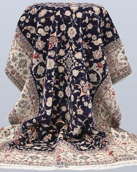Carpet, Isfahan with silk elements, 300 x 203 cm.