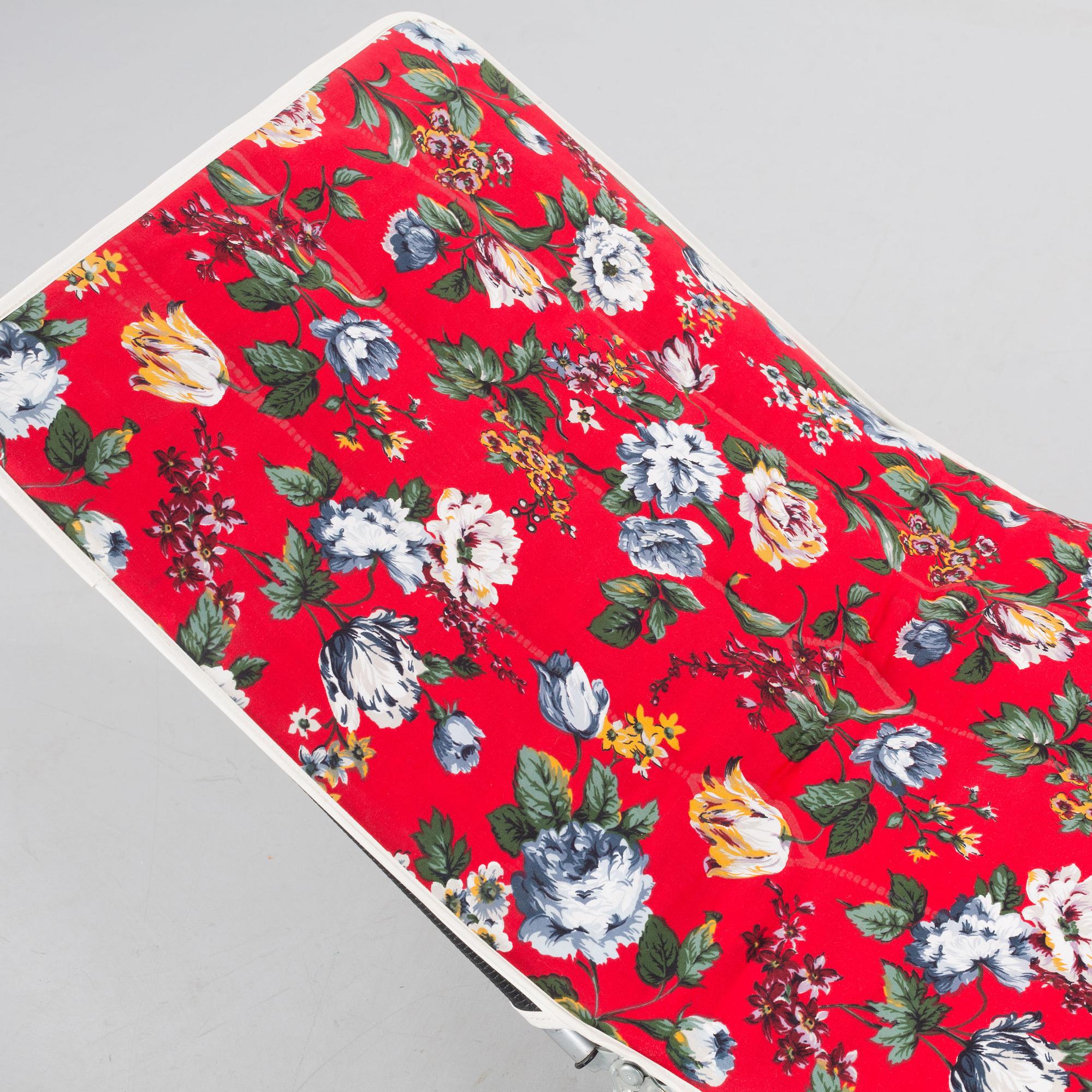 SOLSÄNGAR, ett par. Kurz. 1960/70-tal.