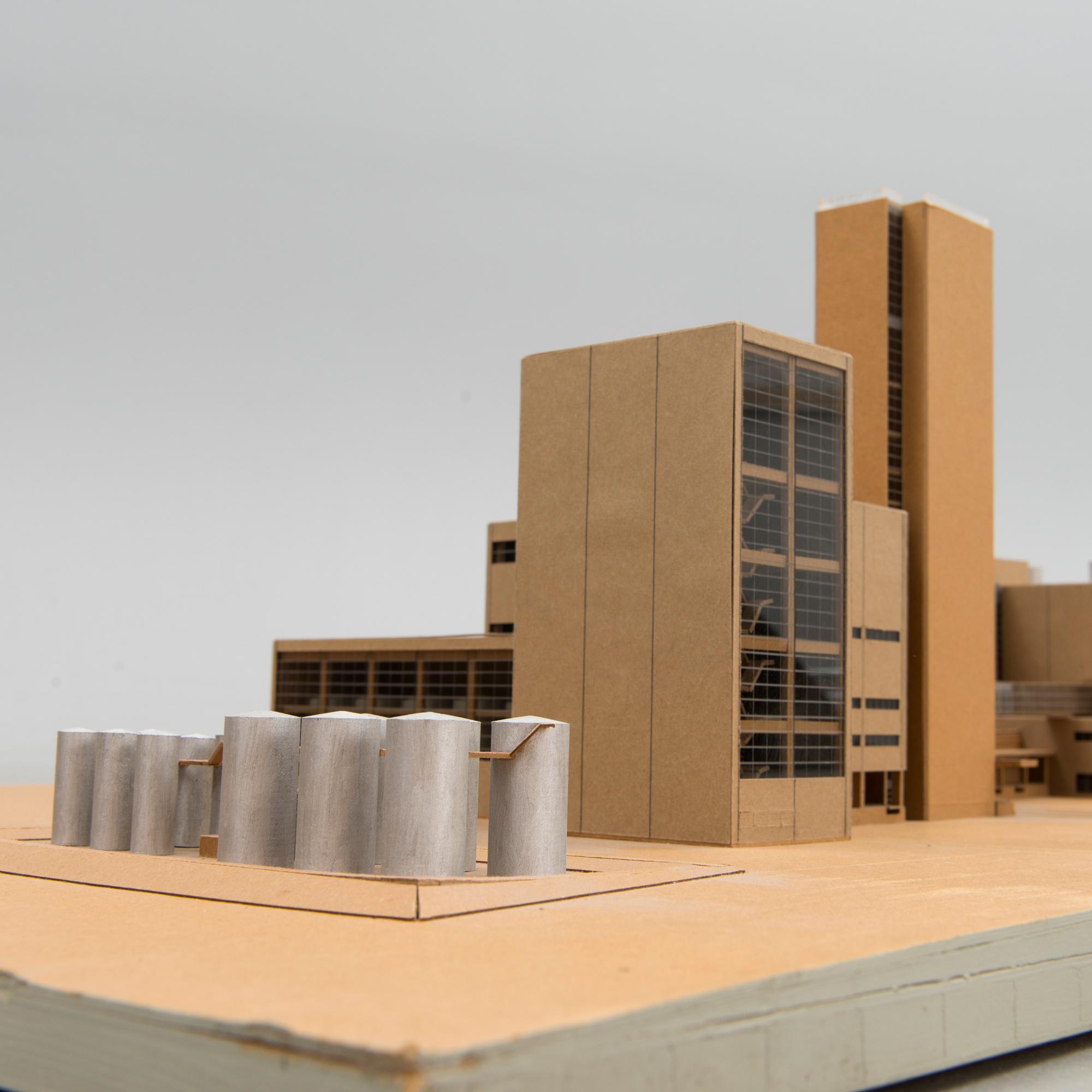 EINARI TERÄSVIRTA, arkkitehtuurimalli, Alkon Koskenkorva tehtaat, 1972.