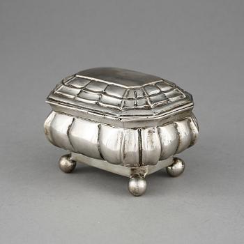 SKRIN, silver, rokokostil, sannolikt Tyskland, svenska importstämplar. 1900-tal. Vikt ca 264 gram.
