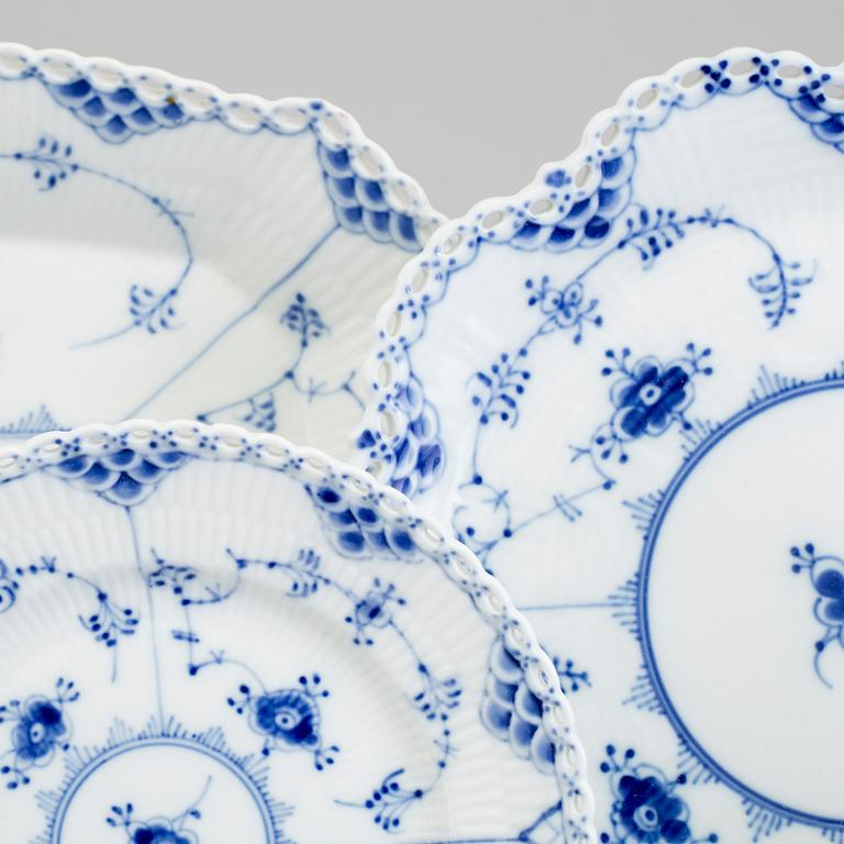 A 32 pieces porcelain coffee service 'Musselmalet' from Royal Copenhagen, Denmark.
