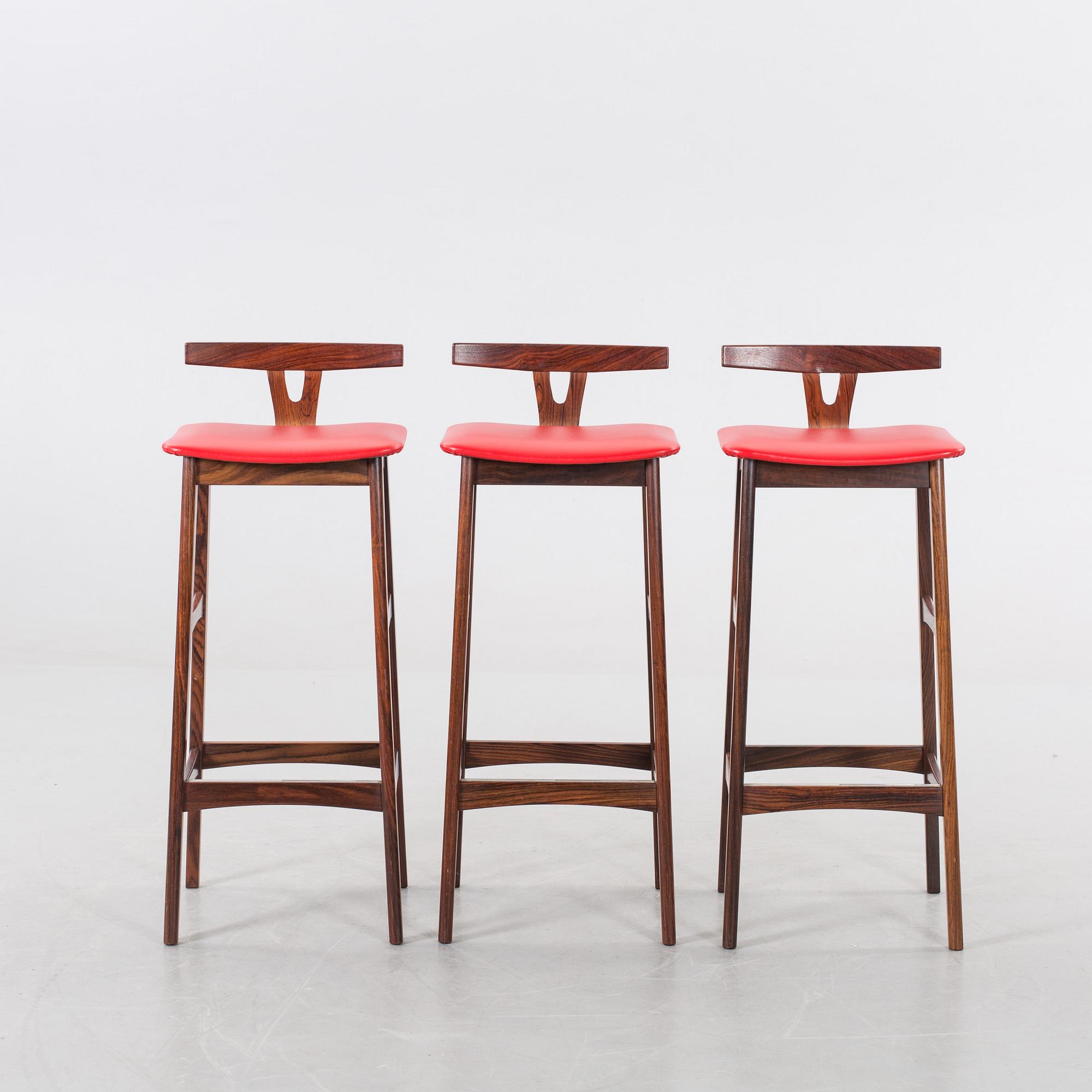A danish 1960's Smith & Dyrlund bar with three barstools.