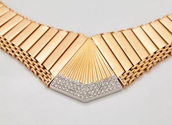 An 18K gold necklace set with round brilliant-cut diamonds.