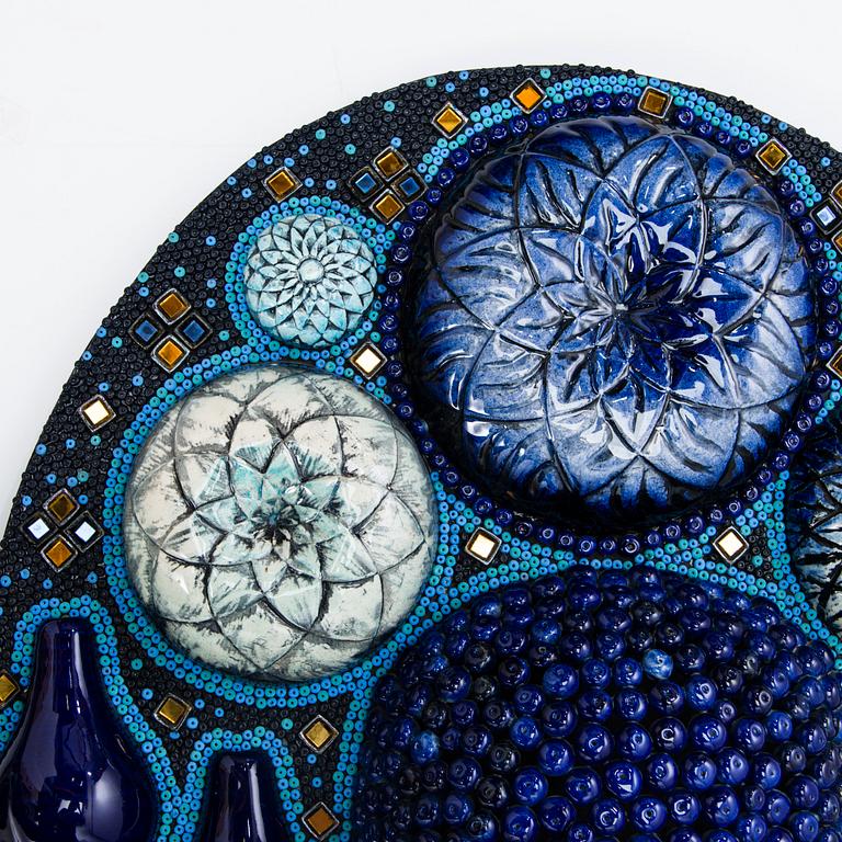 BIRGER KAIPIAINEN, relief, kivitavara, signeerattu Kaipiainen Arabia.