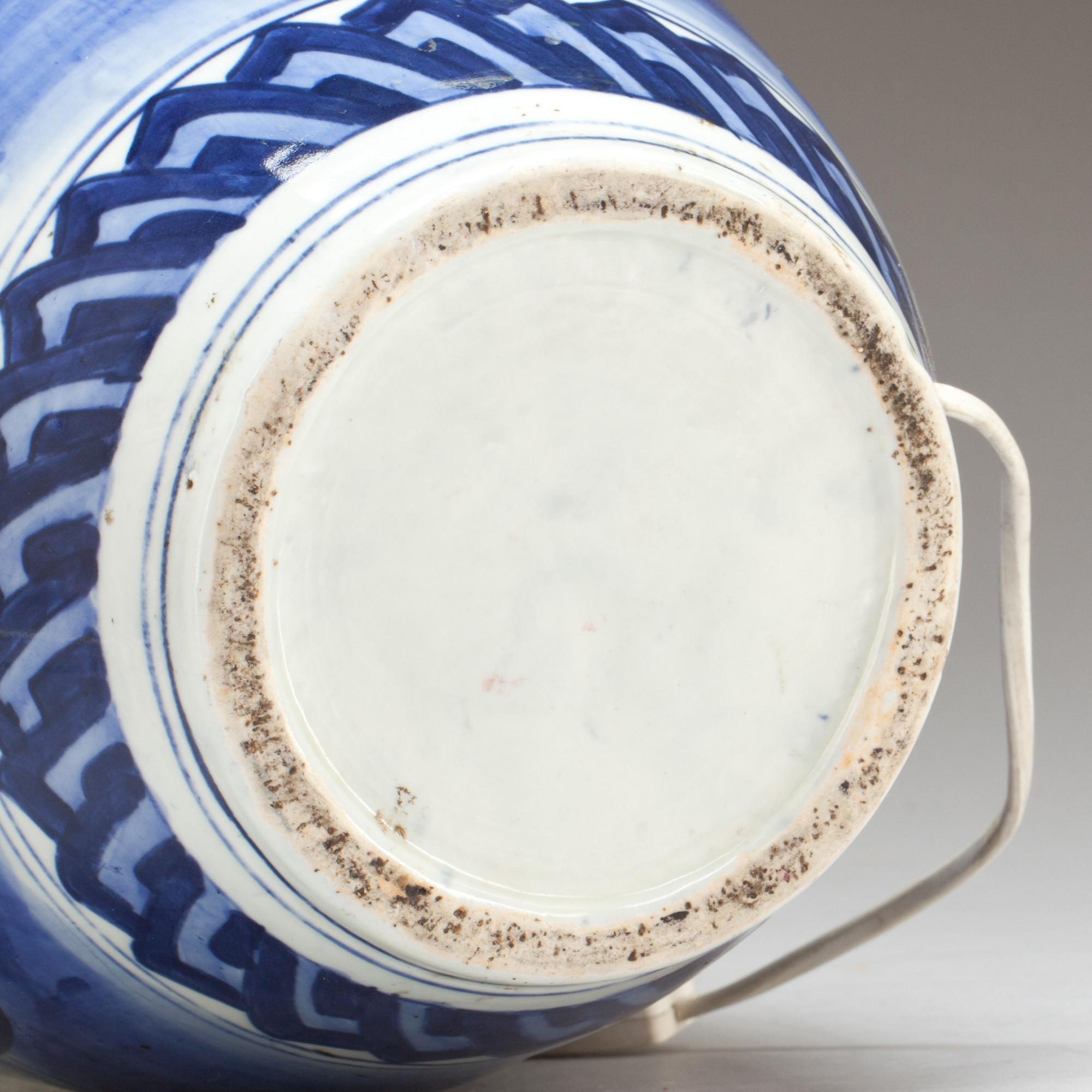 BORDSLAMPA, porslin, Japan, 1900-talets första hälft.