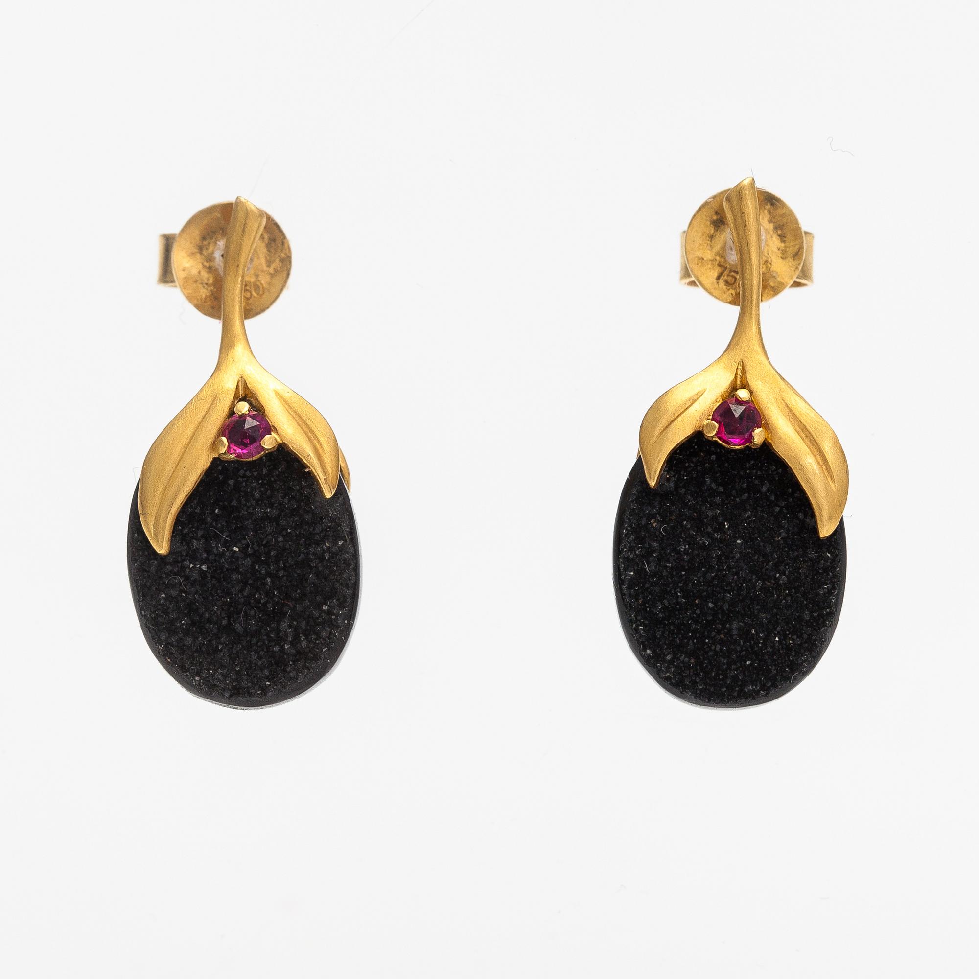 Annoushka, A pair of 18K gold earrings with drusy onyxes and rubies. London.