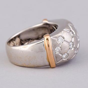 A RING, brilliant cut diamonds, 18K white gold and gold. Italy.