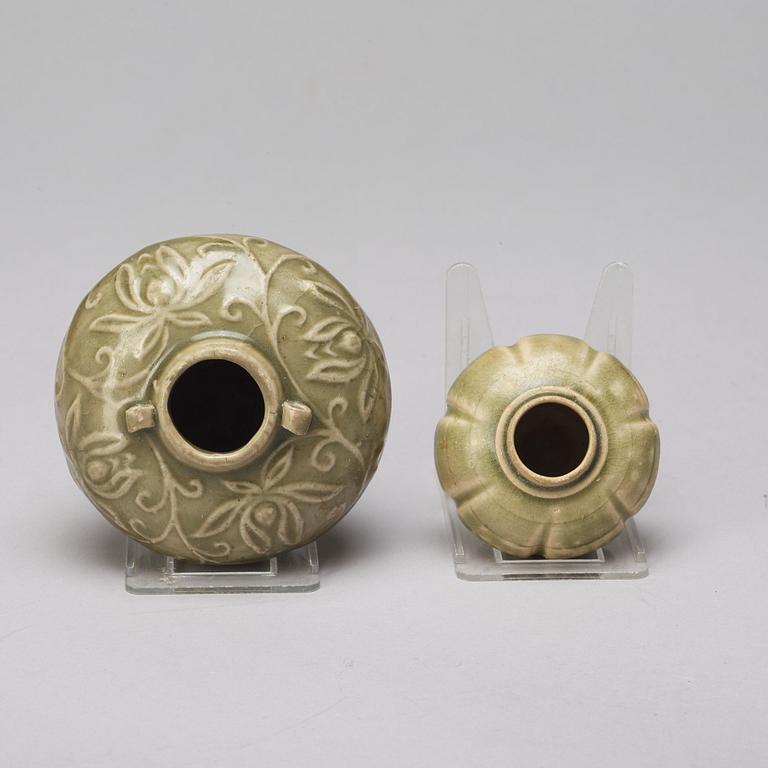 Two olive green glazed jars and a dish, South East Asia, 14th/15th Century.