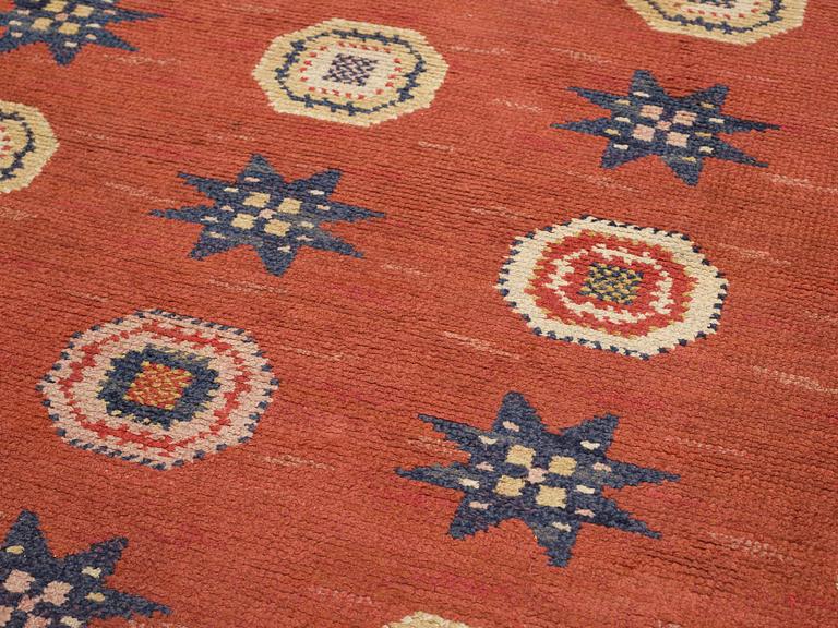 Märta Måås-Fjetterström, A CARPET, "Röd Flossa", knotted pile, ca 306 x 267,5 cm, signed AB MMF.
