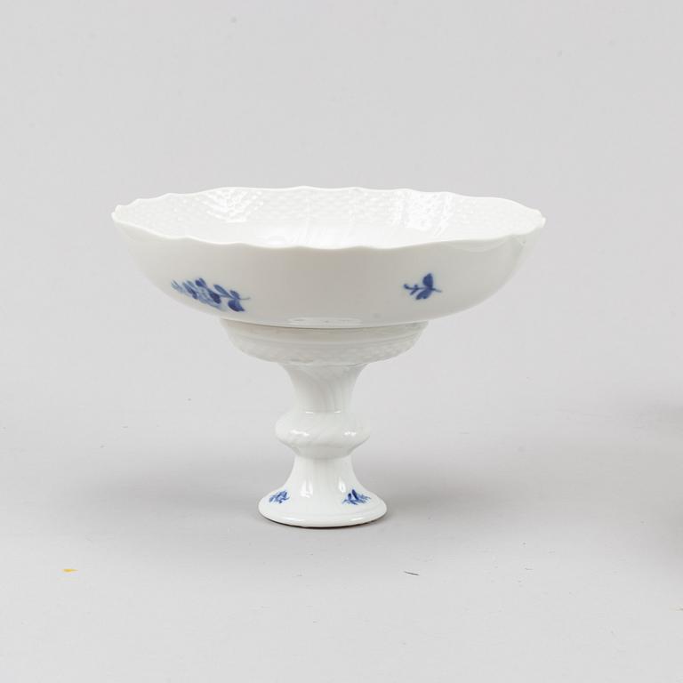 Royal Copenhagen, a 'Blå Blomst' porcelaine service (65 pieces).