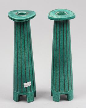 LJUSSTAKAR, ett par, stengods. "Argenta". Wilhelm Kåge, Gustavsberg, 1900-talets mitt.