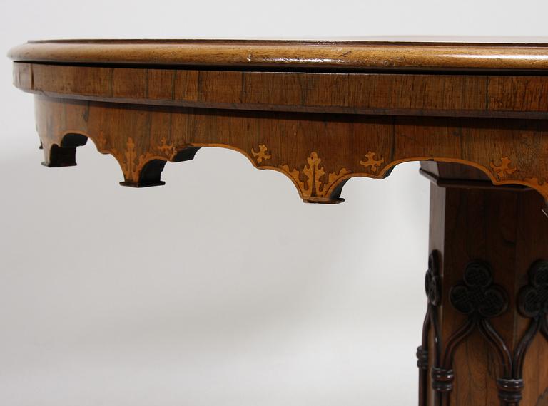 SALONGSBORD. Nygotik, 1800-talets andra hälft.