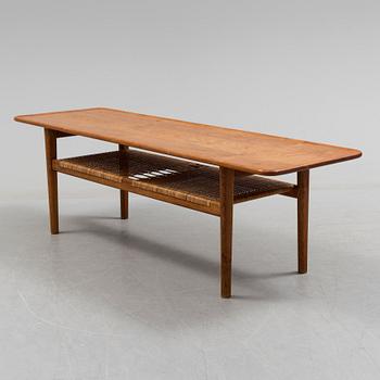 A 1950s/1960s coffie table by Hans Wegner.
