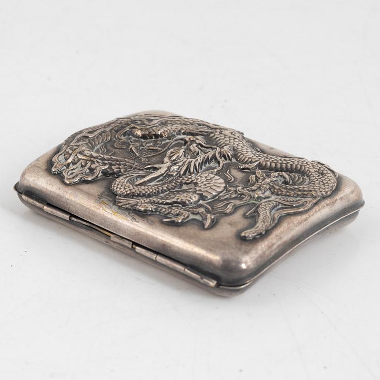 Fire making pouch 'Huǒ lián bāo' (火䥥包) and a metal case, late Qing dynasty.