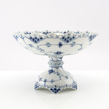 Service 32 pcs "Musselmalet" whole and half lace Royal Copenhagen Denmark 1974-1999 porcelain.