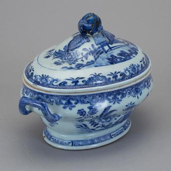 TERRIN med LOCK, samt SKÅL, porslin, Kina, 1700-tal.