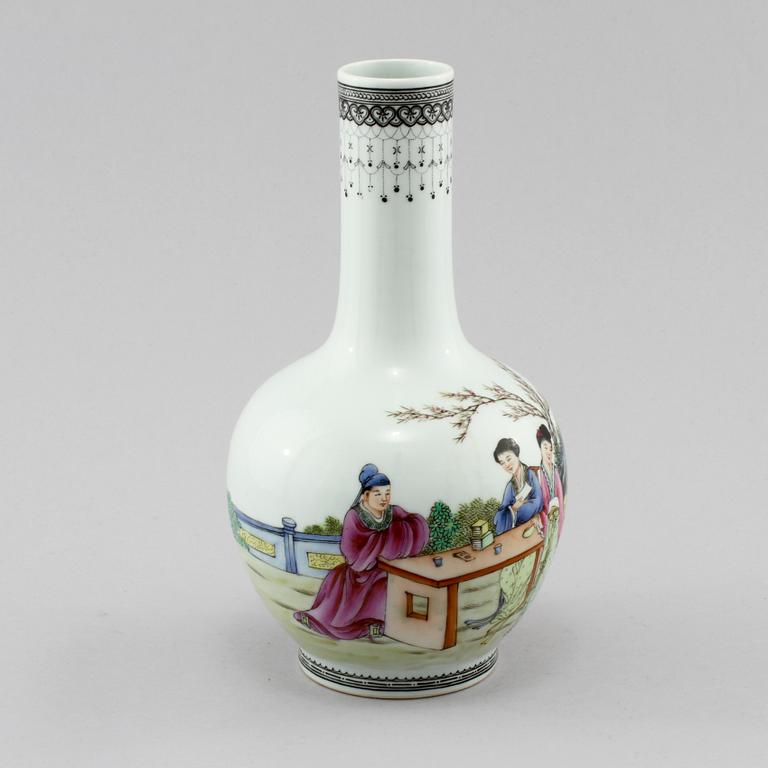 VAS, porslin, Kina, 1900-tal.