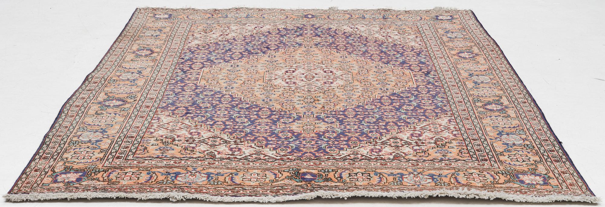 Carpet, Tabriz, 277 x 202-206 cm.