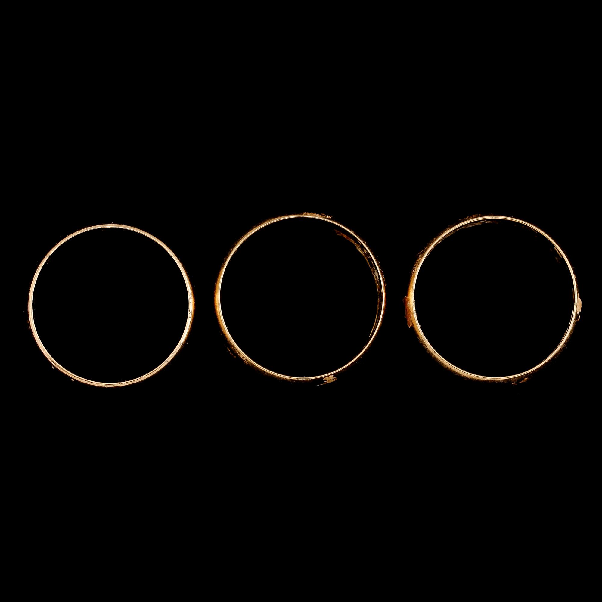 RINGAR, 3 st, 18 k guld. Total vikt ca 15 g.