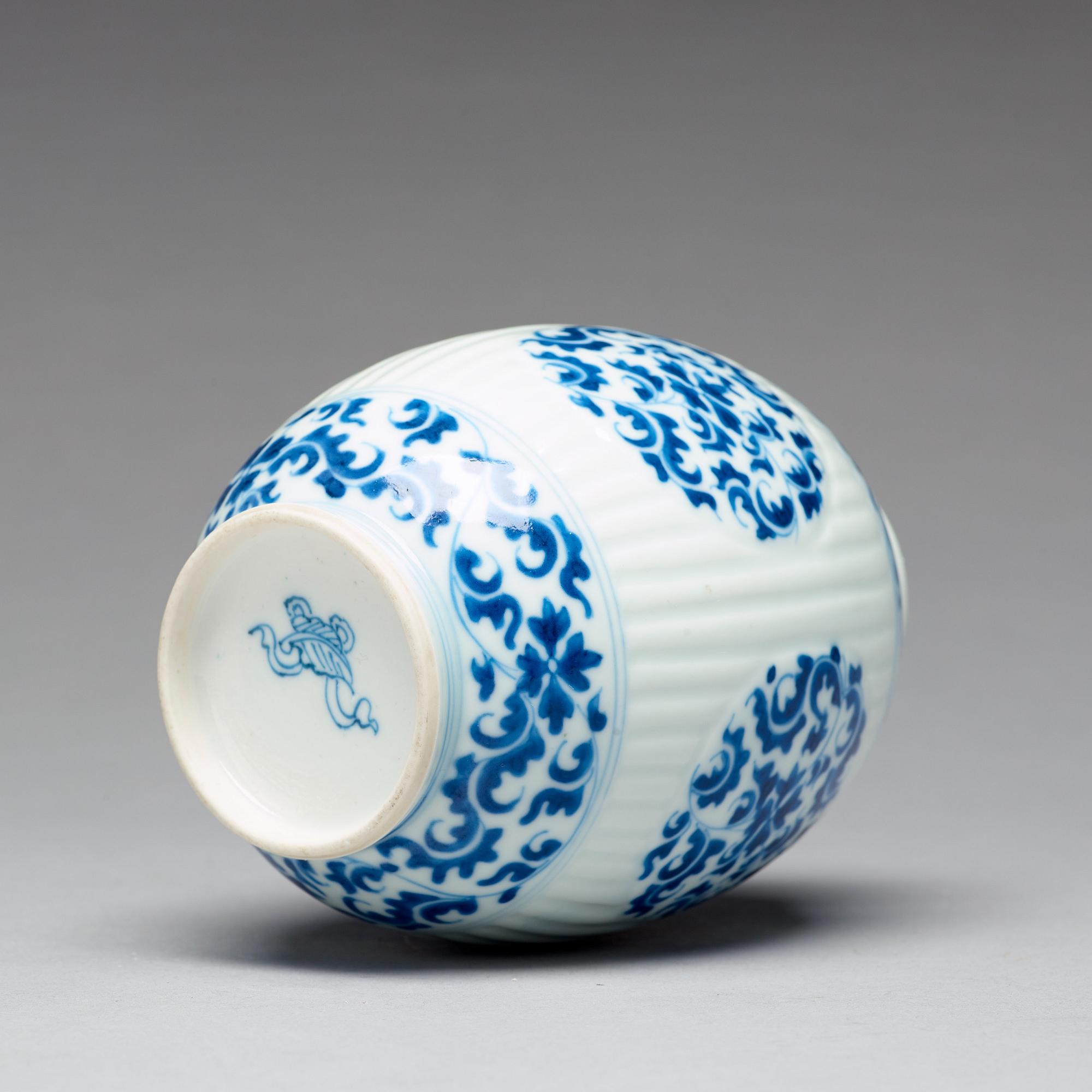 TEKRUKA, porslin. Qingdynastin, Kangxi (1662-1722).