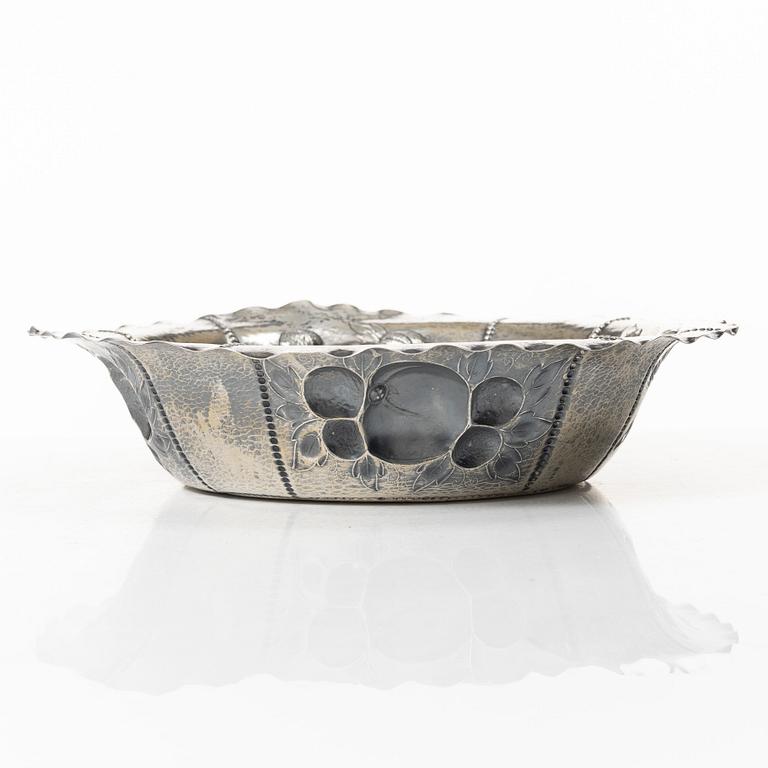 Skålfat, silver, C.G.Hallberg, Stockholm, troligtvis 1905.