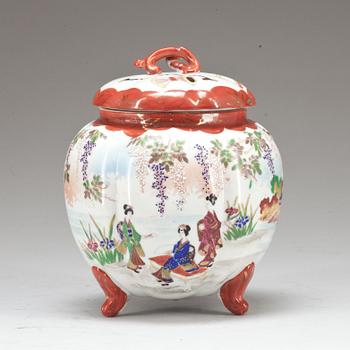 URNA, Japan. Sekelskiftet 1800/1900.