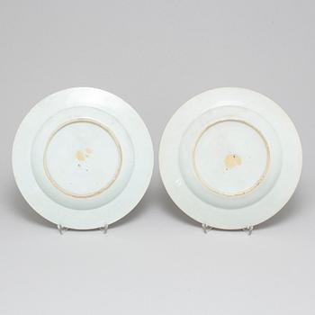 A pair of famille rose plates, Qing dynasty, early 18th century.