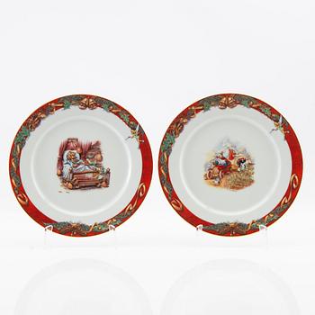 Stefan Lindahl service 46 pcs "Disney" for Fyrklövern late 20th century porcelain.