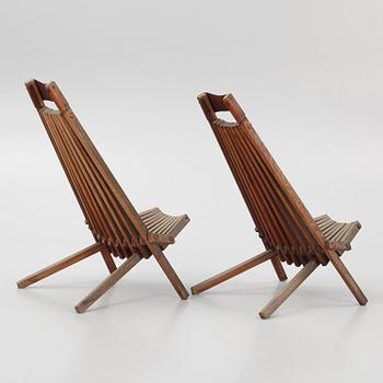 Deck chairs / garden chairs, a pair, late 20th Century.