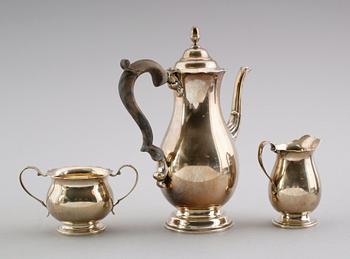 KAFFESERVIS, 4 delar, sterlingsilver, 1900-talets första hälft. Vikt ca 1390 gram.