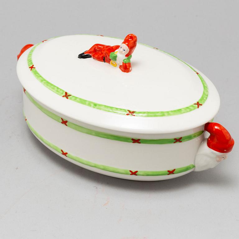 A Swedish Christmas porcelain dinner service "God Jul", 19-pieces, Gustavsberg.