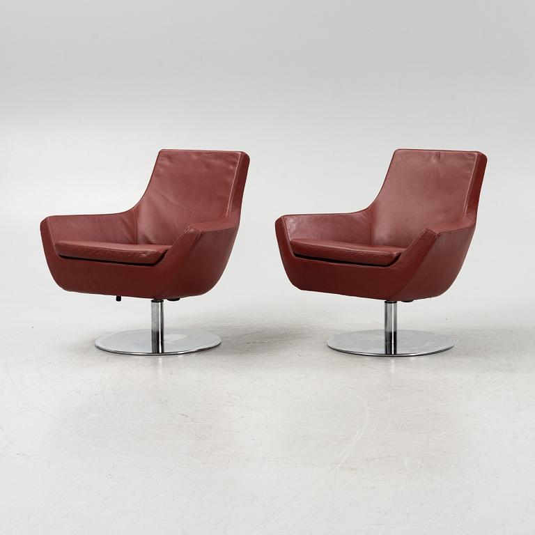 A 21 st Century pair och leather upholstered 'Happy Swing' lounge chairs by Roger Persson for Swedese.