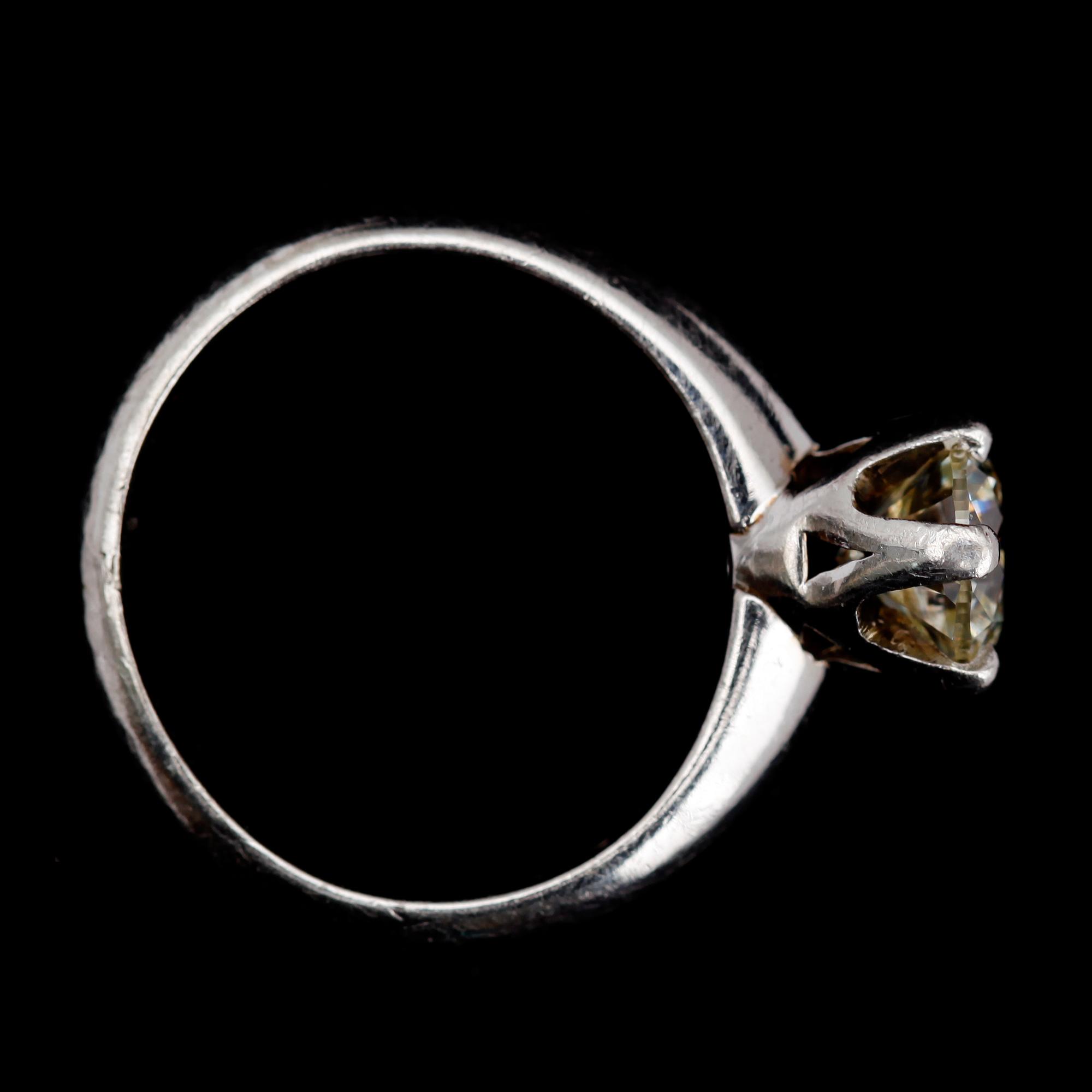 RING, platina, solitär briljantslipad diamant ca 1.0 ct.