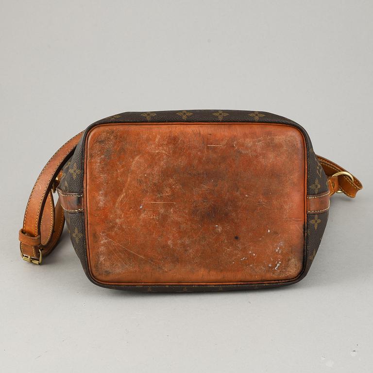 Louis Vuitton, a monogram canvas 'Petit Noé' handbag.