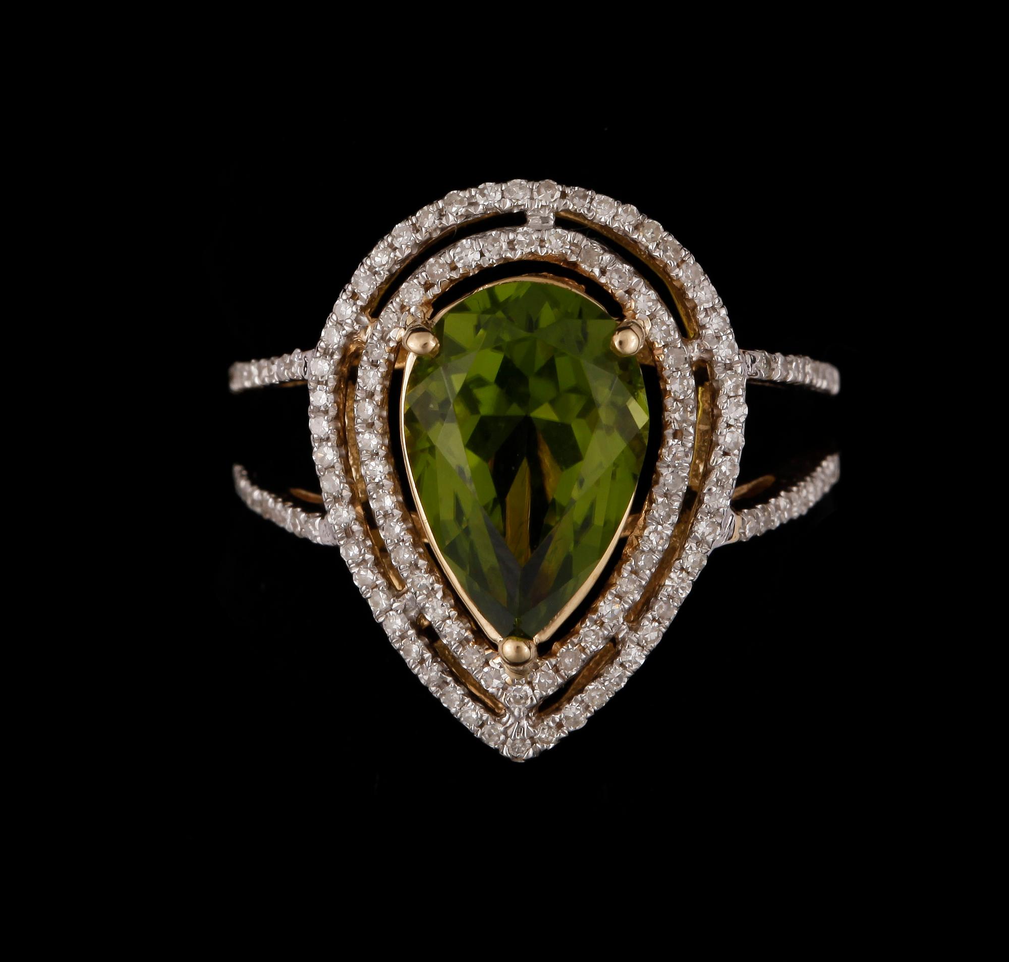 RING, 14k guld med droppslipad peridot och små diamanter. Vikt ca4,8g. 2000-tal.