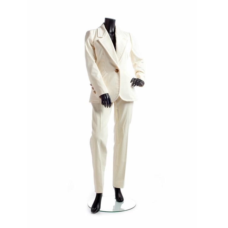 YVES SAINT LAURENT, a two-piece white suit consisting of jacket and trousers.