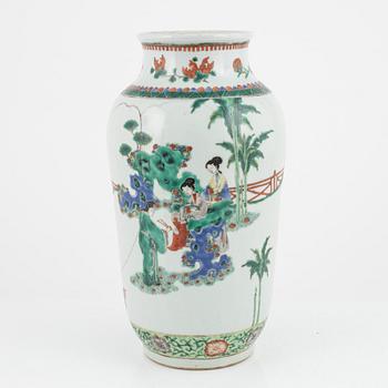 A wucai decorated vase, Qing dynasty, 19th Century.