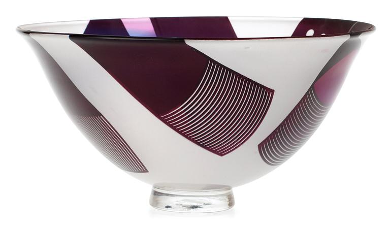 A Klas-Göran Tinbäck blasted glass bowl, 1997.