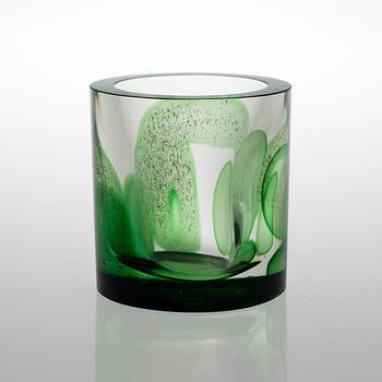 OIVA TOIKKA, A VASE. Signed Oiva Toikka Nuutajärvi Notsjö.