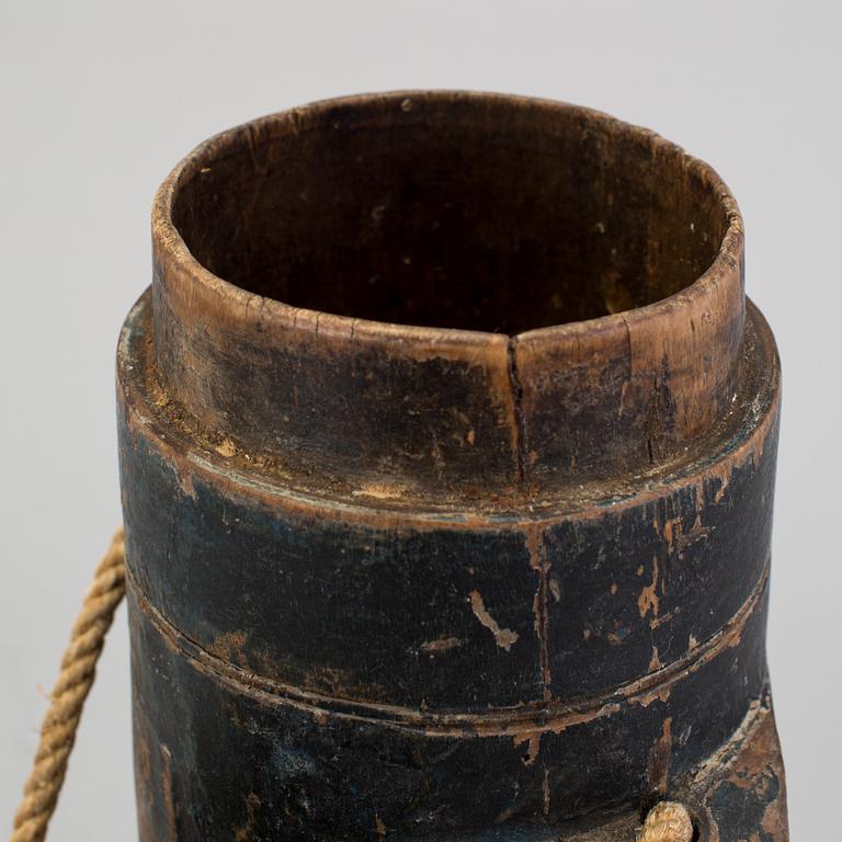 A painted baroque powder keg probably Fredrik I first half of the 18th century.