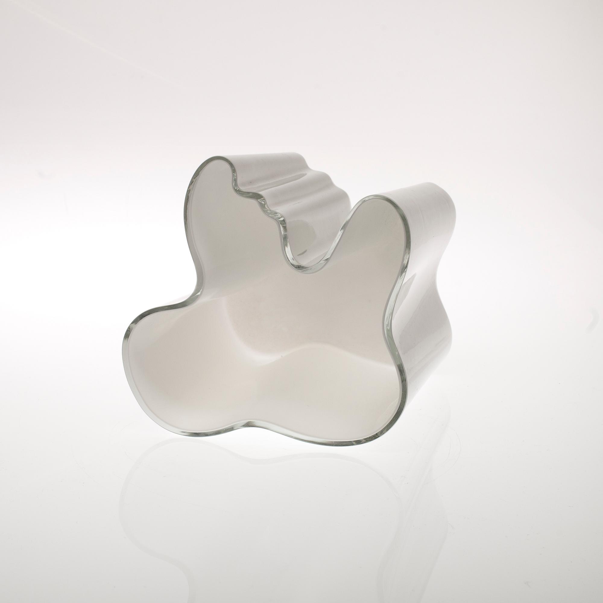 Alvar Aalto, ALVAR AALTO, A VASE.