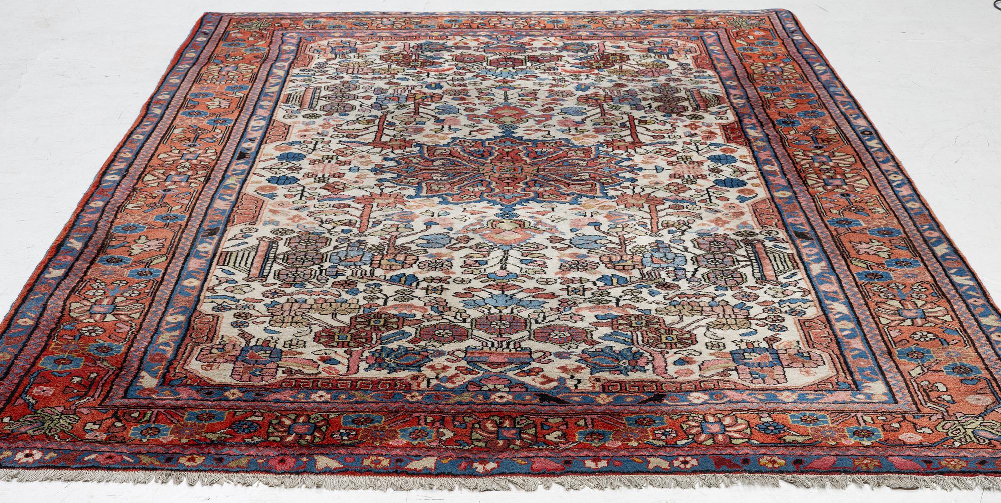 Matta, Hamadan, ca 275 x 205 cm.