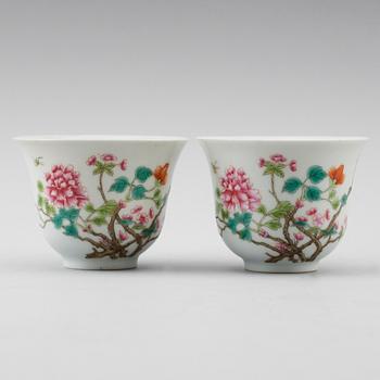 SKÅLAR, 1 par, porslin, Kina, 1900-tal.