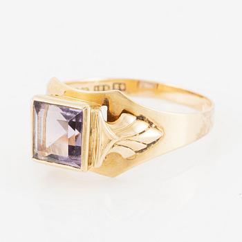 Ring, 18K gold with step-cut amethyst.