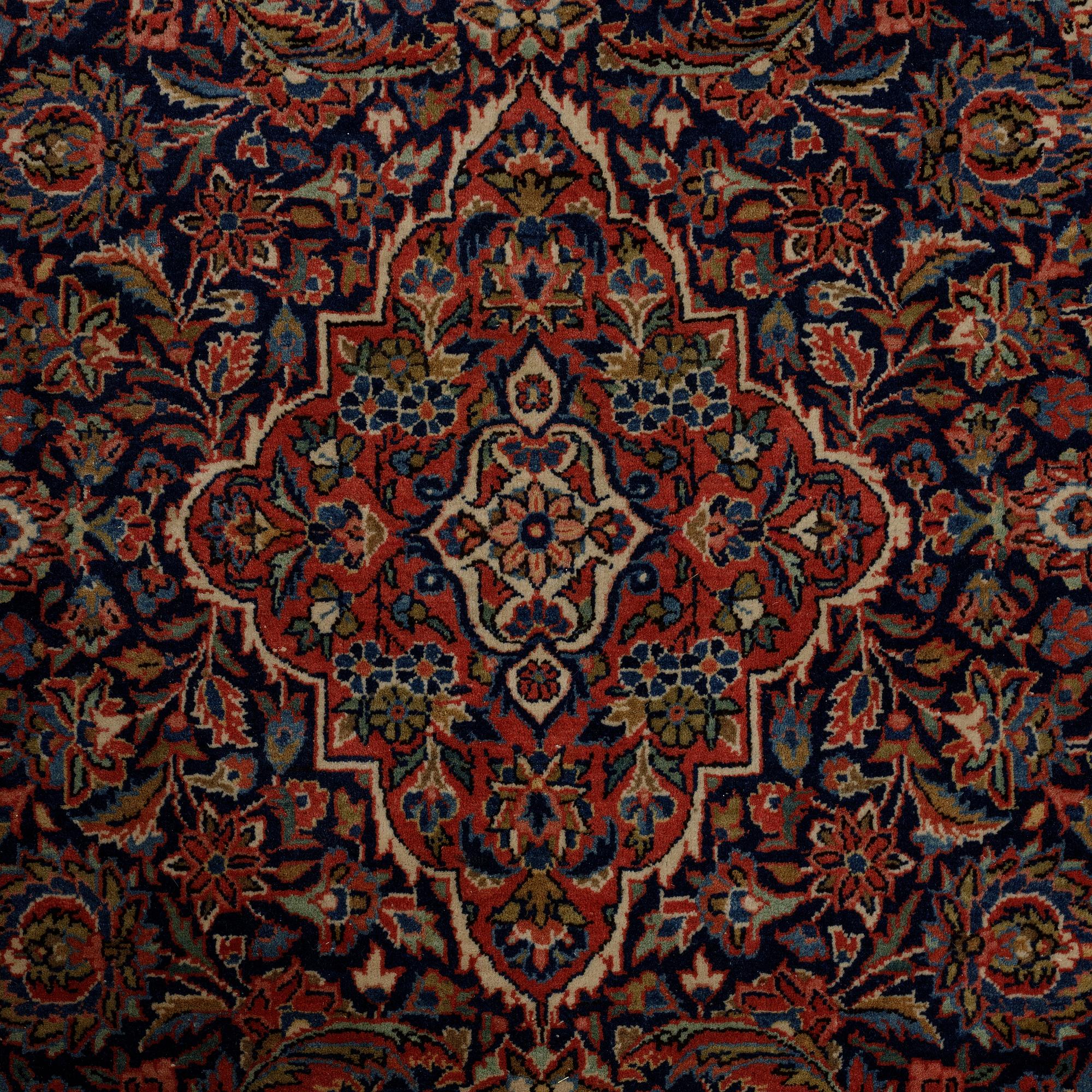 A rug, semi-antique Kashan, ca 204 x 138 cm.