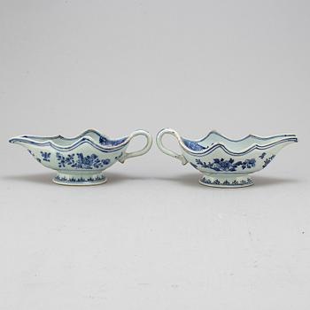 A pair of blue and white export porcelain sauce boats, Qing dynasty, Qianlong (1736-95).